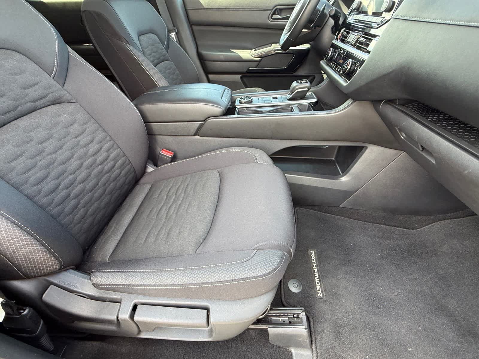 Used 2025 Nissan Pathfinder SV AWD/4WD image 10