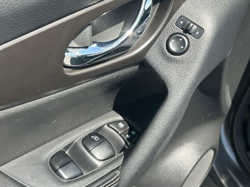 Used 2014 Nissan Rogue S AWD/4WD image 26