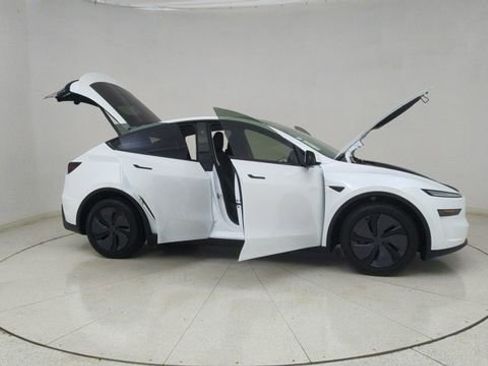 Used 2026 Tesla Model Y Premium image 70