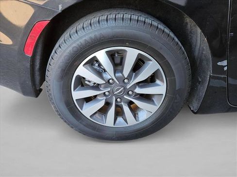 Used 2021 Chrysler Pacifica Touring-L w/ Premium & Safety Sphere Group image 25