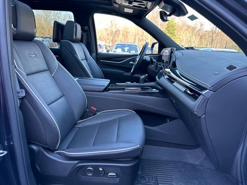 Used 2023 Cadillac Escalade Sport w/ LPO, ONYX Package image 17