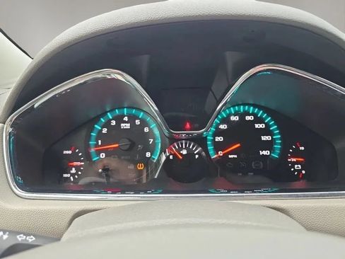 Used 2015 Chevrolet Traverse LT w/ Style and Technology Package FWD image 17