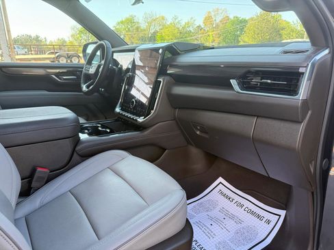 Used 2025 GMC Yukon Elevation w/ Elevation Premium Package image 18