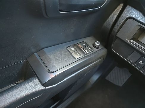 Used 2018 Toyota Tacoma SR image 35