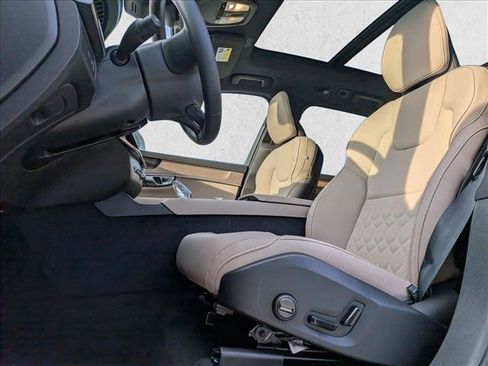 Used 2026 Volvo XC90 T8 Plus w/ Protection Package Premier AWD/4WD image 4
