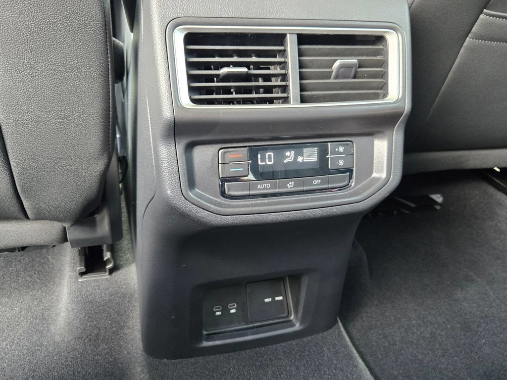 Certified 2026 Volkswagen Atlas SE FWD image 15