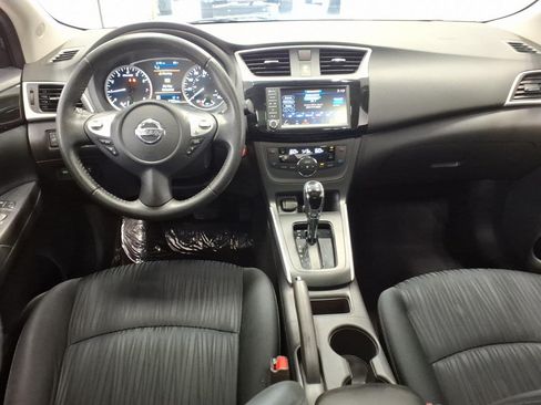 Used 2019 Nissan Sentra SV w/ Special Edition Pkg w/ Special Edition Package FWD image 9
