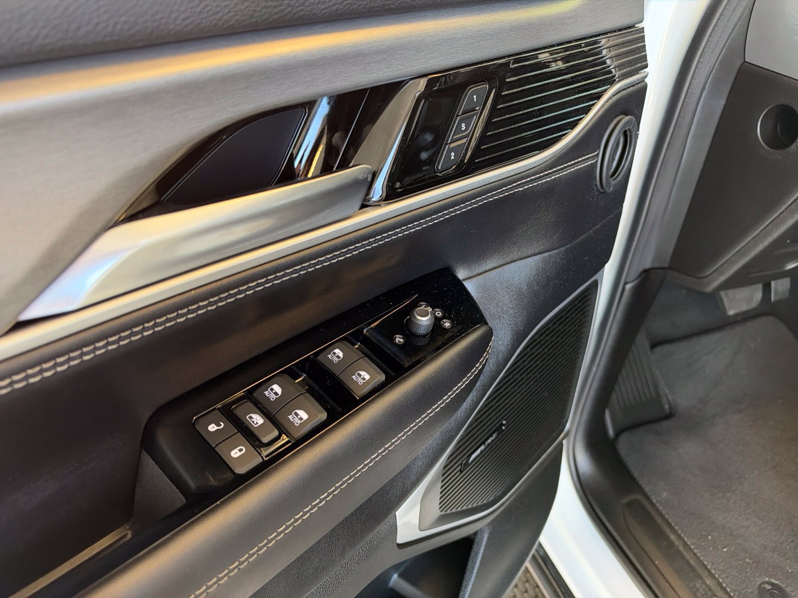Used 2026 Jeep Grand Wagoneer L Limited w/ 8-Passenger Seating Package AWD/4WD image 29