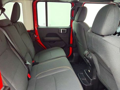 Used 2025 Jeep Wrangler Unlimited Sahara AWD/4WD image 23