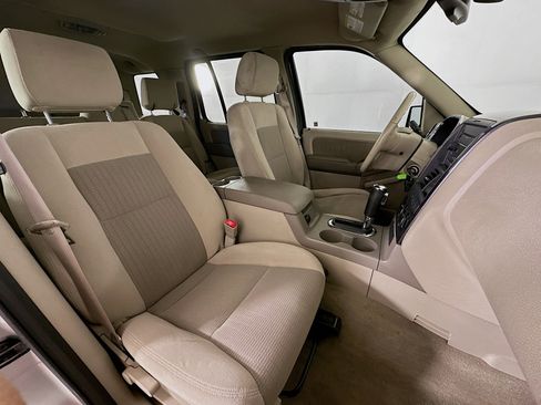 Used 2006 Ford Explorer XLT image 29