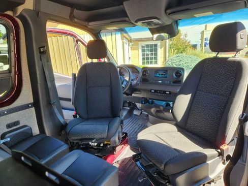 Used 2024 Mercedes-Benz Sprinter 2500 image 66