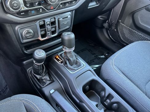 Used 2025 Jeep Wrangler Unlimited Sahara w/ Safety Group AWD/4WD image 24