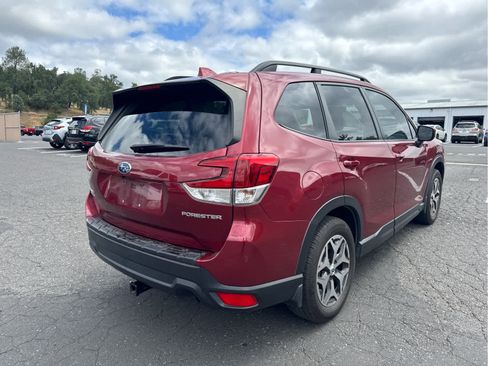 Used 2019 Subaru Forester Premium AWD/4WD image 5