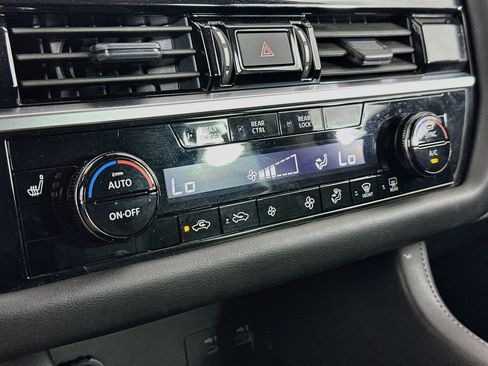 Used 2025 Nissan Pathfinder SV AWD/4WD image 23