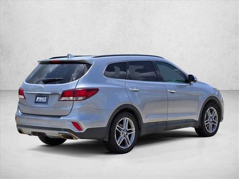 Used 2017 Hyundai Santa Fe FWD image 5