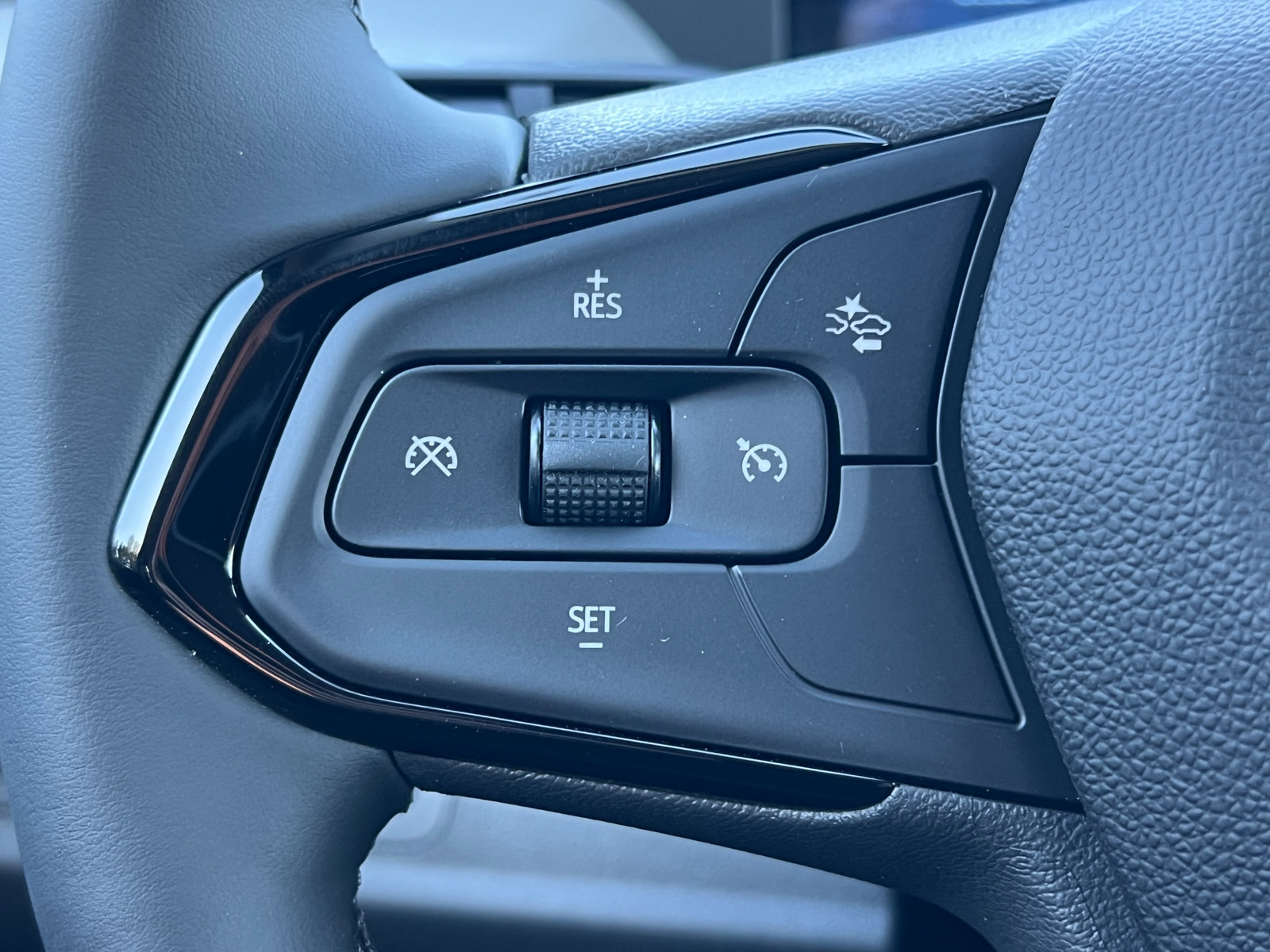 New 2027 Chevrolet Bolt LT w/ Comfort Package FWD image 16