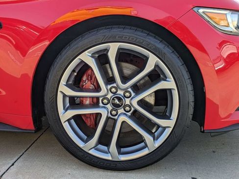 Used 2016 Ford Mustang GT w/ Black Accent Package RWD image 12