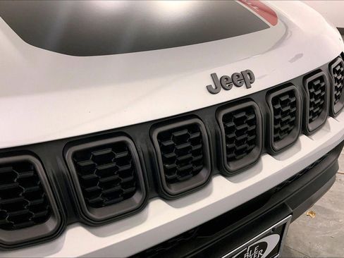 Used 2024 Jeep Compass Trailhawk image 28