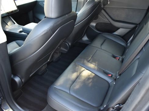 Used 2023 Tesla Model Y 2WD image 7