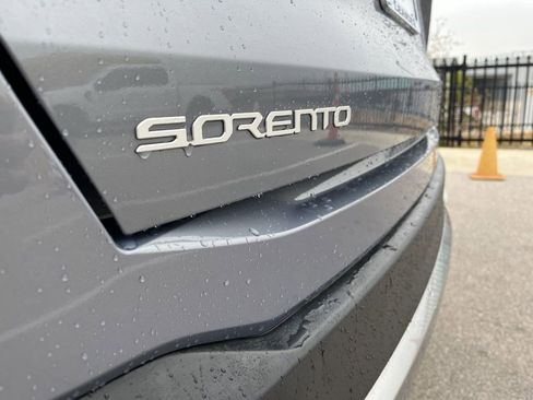 Used 2024 Kia Sorento S w/ Panoramic Sunroof Package image 8