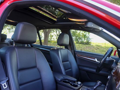 Used 2014 Mercedes-Benz C 250 Sedan image 21