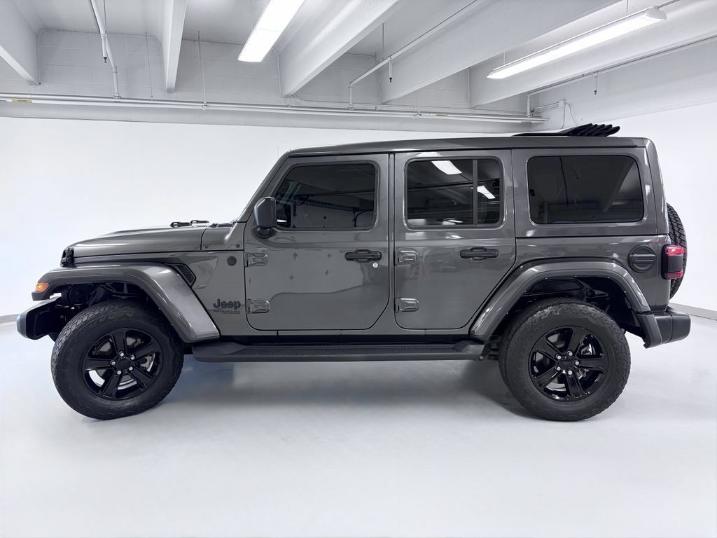 Used 2022 Jeep Wrangler Unlimited Sahara AWD/4WD image 4