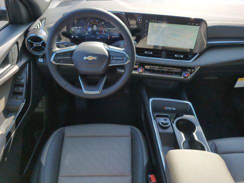 New 2026 Chevrolet Equinox LT w/ Convenience Package II FWD image 32
