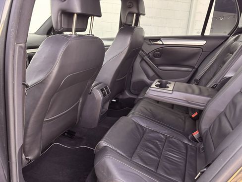 Used 2013 Volkswagen Golf R 4-Door image 18