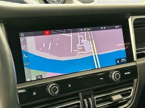 Certified 2022 Porsche Macan S AWD/4WD image 16