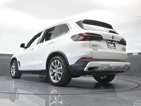 Used 2025 BMW X5 xDrive50e AWD/4WD image 61