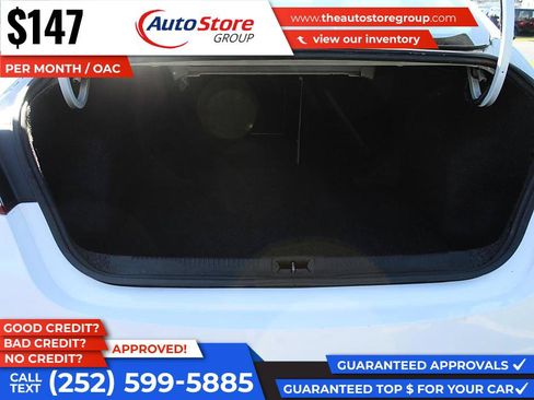 Used 2015 Chrysler 200 Limited w/ Convenience Group FWD image 10