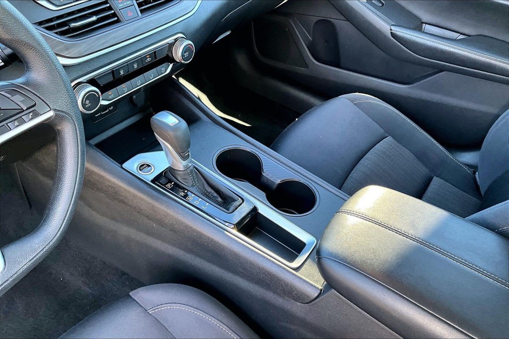 Used 2025 Nissan Altima 2.5 SV FWD image 17
