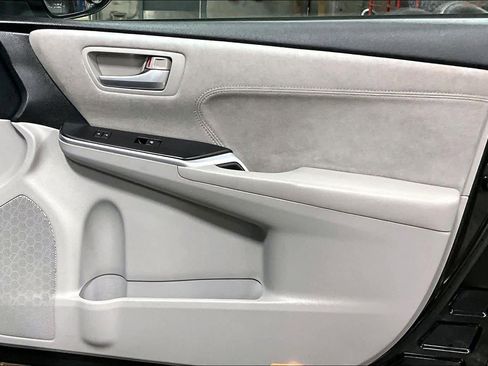 Used 2015 Toyota Camry XSE image 21