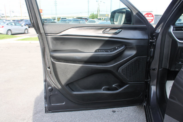 Used 2024 Jeep Grand Cherokee Laredo RWD image 10