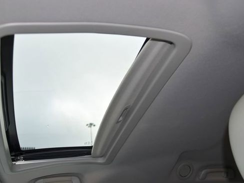 Used 2013 Toyota Sienna XLE FWD image 15