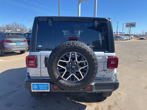 Used 2024 Jeep Wrangler Sahara image 6