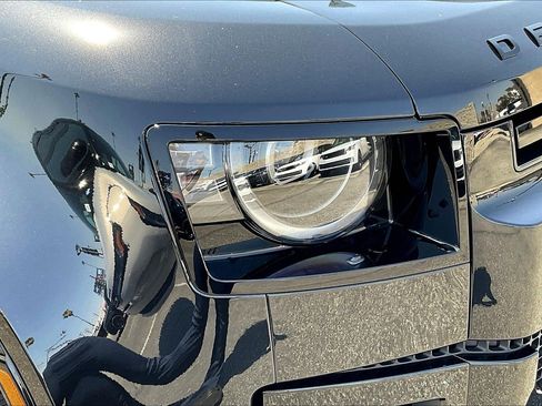 New 2026 Land Rover Defender 110 X-Dynamic SE image 17