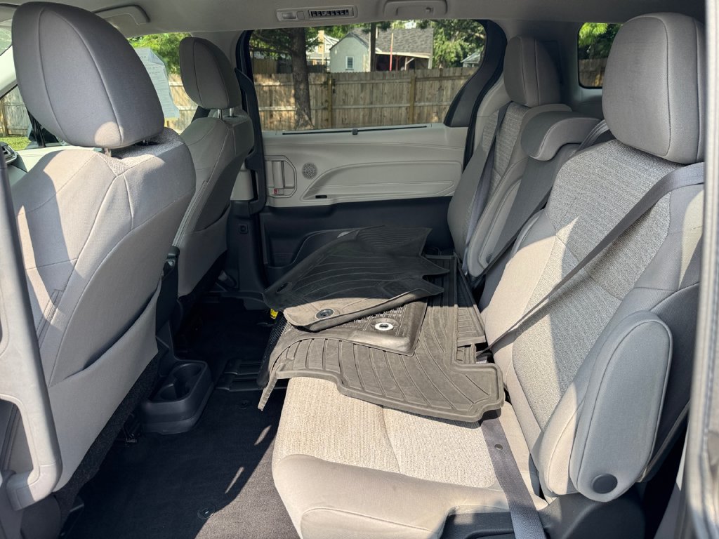 Used 2022 Toyota Sienna LE FWD image 18