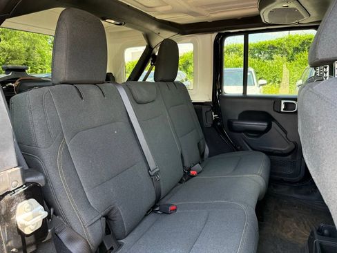 Used 2024 Jeep Wrangler Unlimited Sport AWD/4WD image 19
