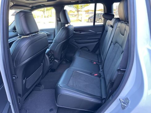 New 2025 Jeep Grand Cherokee Altitude AWD/4WD image 42