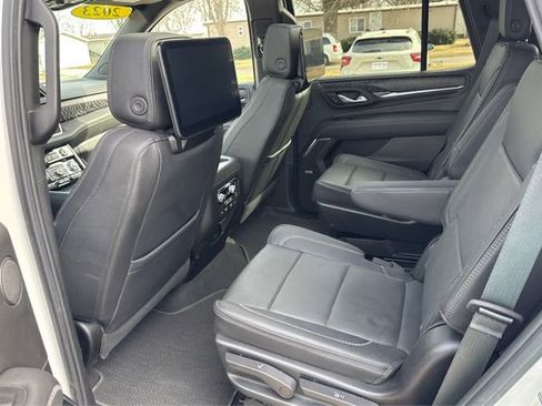 Used 2023 GMC Yukon Denali w/ Denali Reserve Package image 10