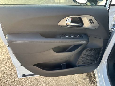 New 2026 Chrysler Pacifica Select image 10