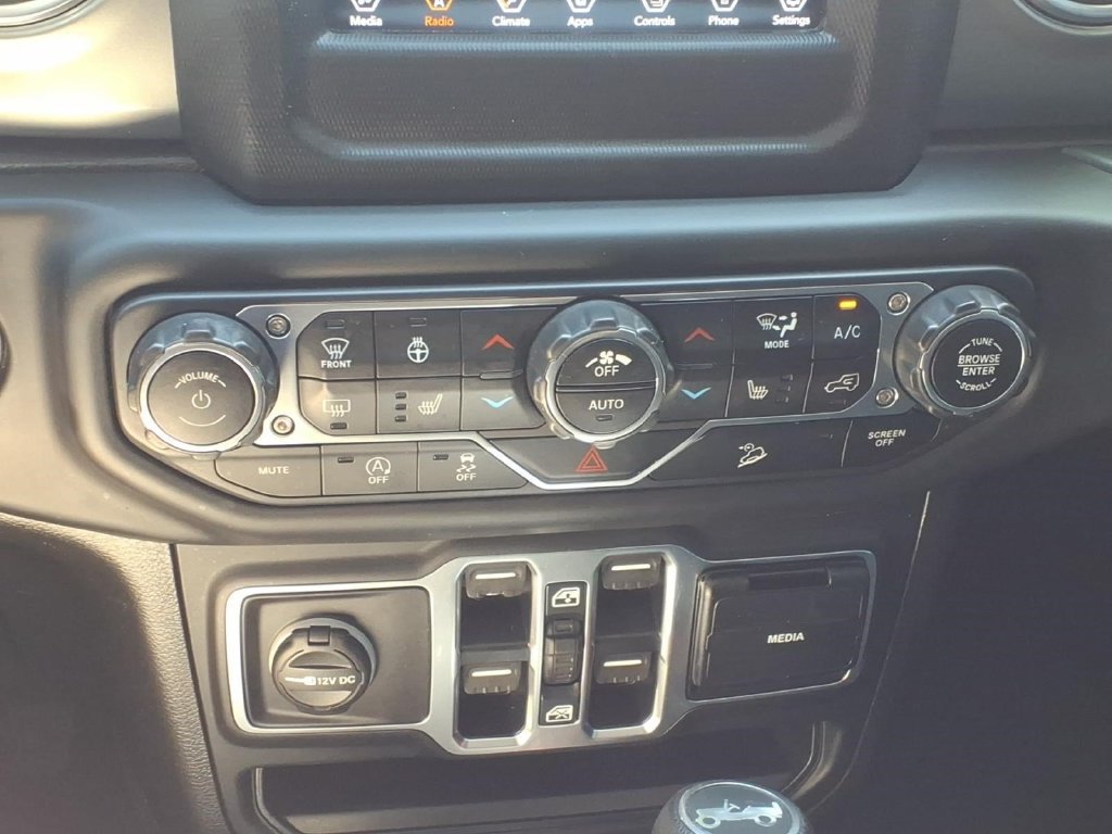 Used 2019 Jeep Wrangler Unlimited Sahara w/ Cold Weather Group AWD/4WD image 23