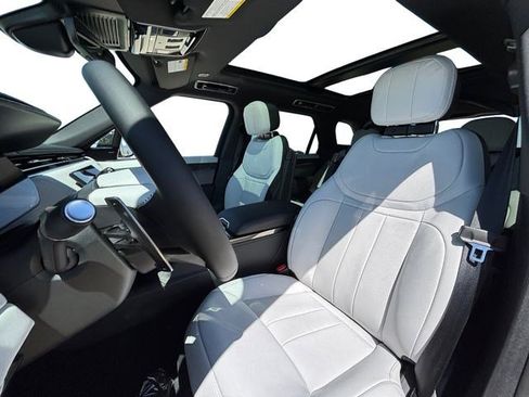 New 2026 Land Rover Range Rover Sport Dynamic SE AWD/4WD image 11