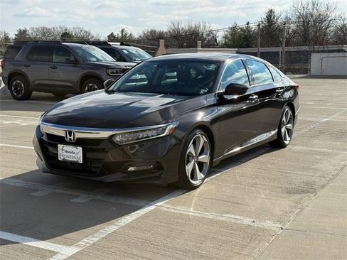 Used 2018 Honda Accord Touring image 8