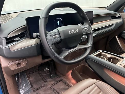 Used 2024 Kia EV9 Land w/ Towing Package AWD/4WD image 11