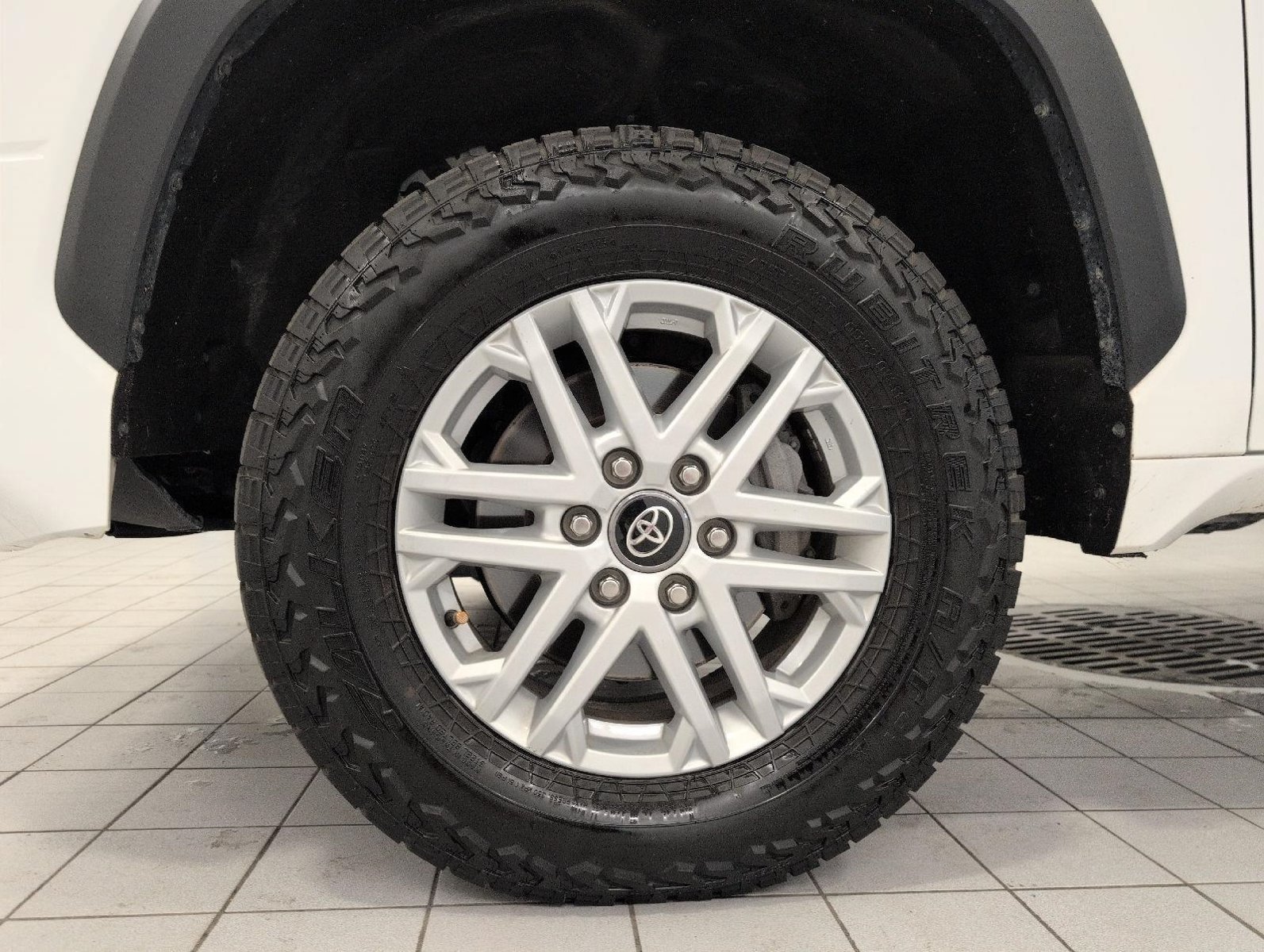 Used 2025 Toyota Tundra SR5 w/ SR5 Convenience Package AWD/4WD image 4