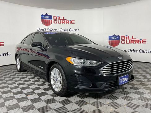 Used 2019 Ford Fusion SE FWD image 1