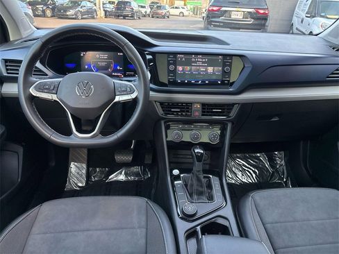 Used 2023 Volkswagen Taos SE w/ Panoramic Sunroof Package image 13