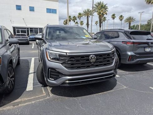 Used 2025 Volkswagen Atlas SEL Premium R-Line image 2